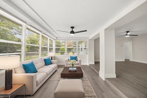 House in Orlando, Florida 4 bedrooms, 176.89 sq.m. № 1796036 - photo 8