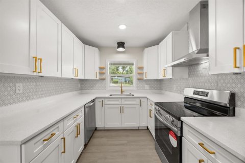 House in Orlando, Florida 4 bedrooms, 176.89 sq.m. № 1796036 - photo 6