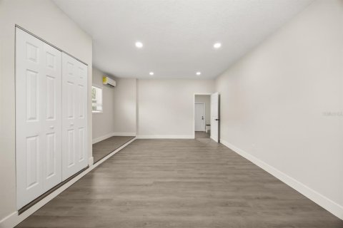 House in Orlando, Florida 4 bedrooms, 176.89 sq.m. № 1796036 - photo 13