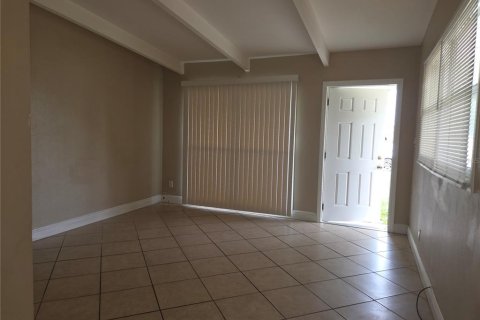 Casa en alquiler en Tampa, Florida, 3 dormitorios, 82.5 m2 № 1807479 - foto 9