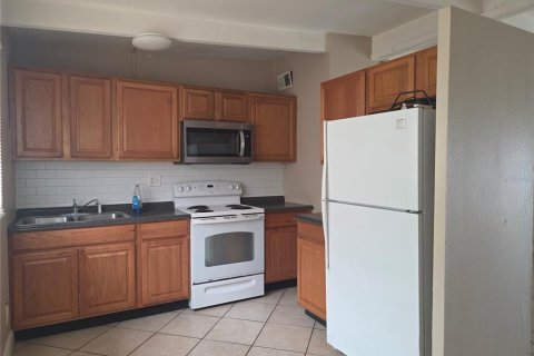 Casa en alquiler en Tampa, Florida, 3 dormitorios, 82.5 m2 № 1807479 - foto 3