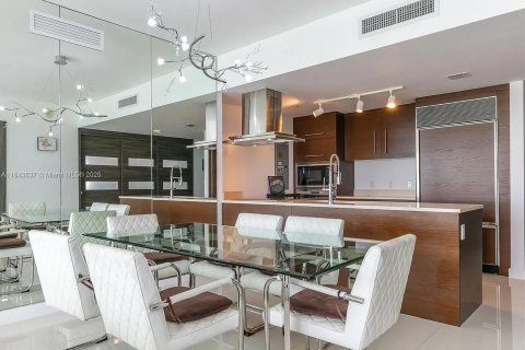Condo in Miami, Florida, 2 bedrooms  № 1836501 - photo 5