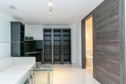 Condo in Miami, Florida, 2 bedrooms  № 1836501 - photo 23