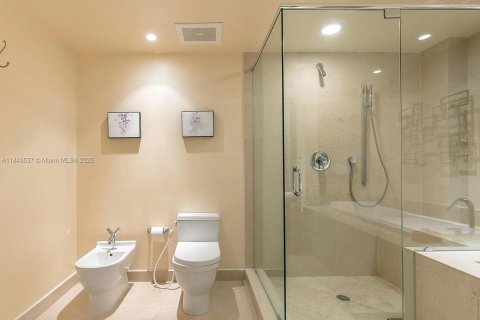 Condo in Miami, Florida, 2 bedrooms  № 1836501 - photo 13