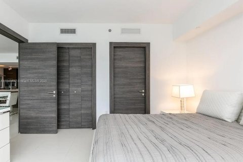 Condo in Miami, Florida, 2 bedrooms  № 1836501 - photo 18