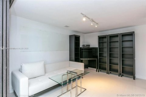Condo in Miami, Florida, 2 bedrooms  № 1836501 - photo 22