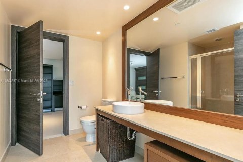 Condo in Miami, Florida, 2 bedrooms  № 1836501 - photo 21