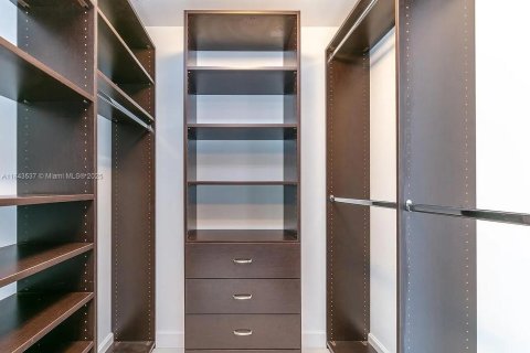 Condo in Miami, Florida, 2 bedrooms  № 1836501 - photo 15