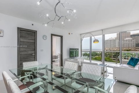 Condo in Miami, Florida, 2 bedrooms  № 1836501 - photo 3