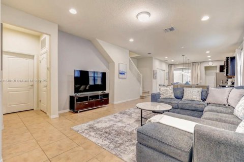 House in Kissimmee, Florida 5 bedrooms № 1849027 - photo 2