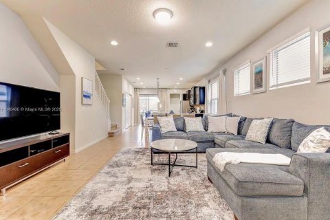 House in Kissimmee, Florida 5 bedrooms № 1849027 - photo 3