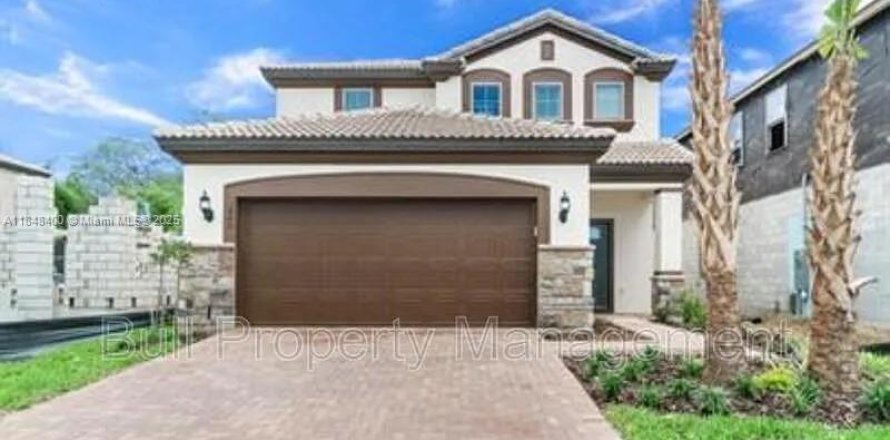 House in Kissimmee, Florida 5 bedrooms № 1849027