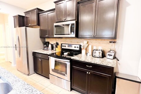 House in Kissimmee, Florida 5 bedrooms № 1849027 - photo 4