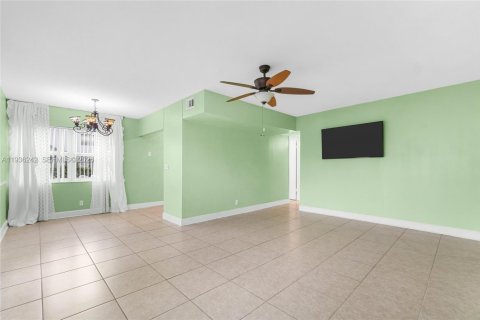 Copropriété à vendre à West Palm Beach, Floride: 2 chambres, 74.14 m2 № 2008853 - photo 4