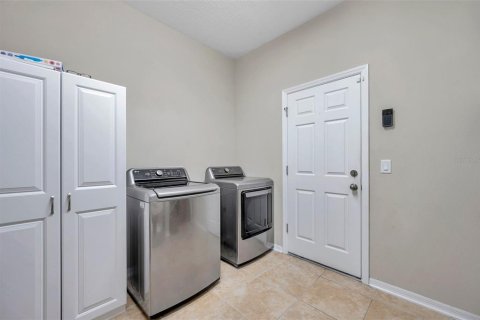 House in Tampa, Florida 4 bedrooms, 290.78 sq.m. № 1750101 - photo 25