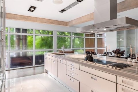 Casa en alquiler en Miami, Florida, 7 dormitorios, 558.99 m2 № 2012703 - foto 23