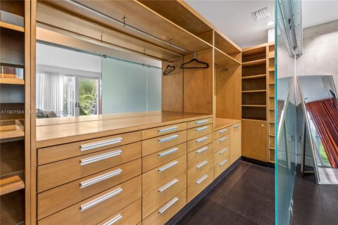 Casa en alquiler en Miami, Florida, 7 dormitorios, 558.99 m2 № 2012703 - foto 13