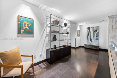 Casa en alquiler en Miami, Florida, 7 dormitorios, 558.99 m2 № 2012703 - foto 15