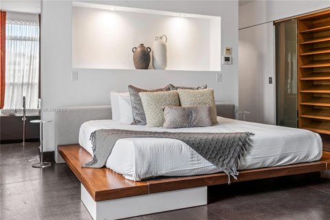 Casa en alquiler en Miami, Florida, 7 dormitorios, 558.99 m2 № 2012703 - foto 28