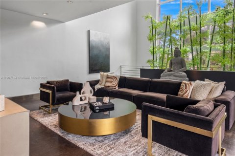 Casa en alquiler en Miami, Florida, 7 dormitorios, 558.99 m2 № 2012703 - foto 6