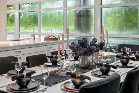 Casa en alquiler en Miami, Florida, 7 dormitorios, 558.99 m2 № 2012703 - foto 27