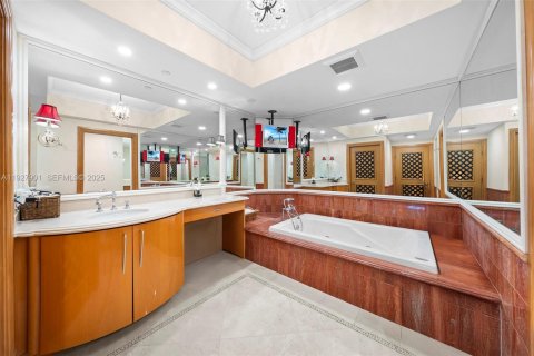 Condo in Sunny Isles Beach, Florida, 5 bedrooms № 1990047 - photo 26