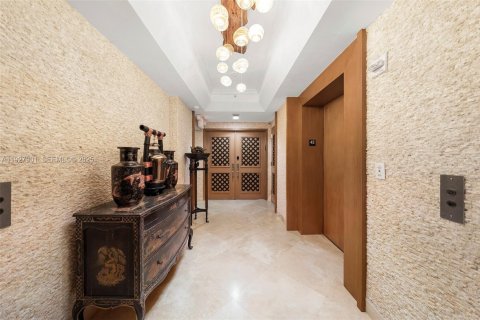 Condo in Sunny Isles Beach, Florida, 5 bedrooms № 1990047 - photo 2