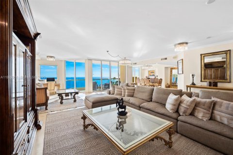 Condo in Sunny Isles Beach, Florida, 5 bedrooms № 1990047 - photo 11