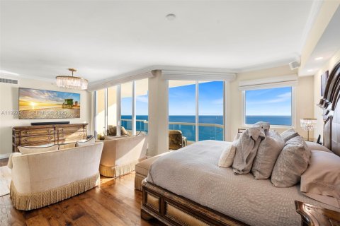 Condo in Sunny Isles Beach, Florida, 5 bedrooms № 1990047 - photo 23