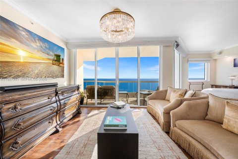 Condo in Sunny Isles Beach, Florida, 5 bedrooms № 1990047 - photo 25