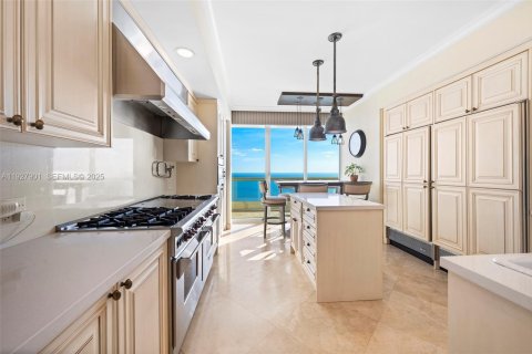 Condo in Sunny Isles Beach, Florida, 5 bedrooms № 1990047 - photo 17