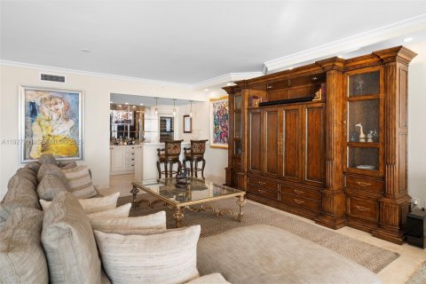 Condo in Sunny Isles Beach, Florida, 5 bedrooms № 1990047 - photo 7