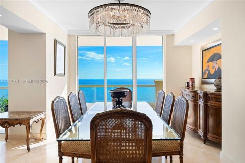 Condo in Sunny Isles Beach, Florida, 5 bedrooms № 1990047 - photo 16