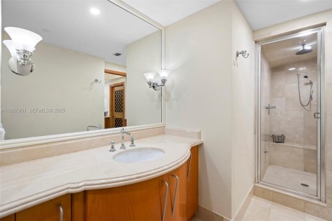 Condo in Sunny Isles Beach, Florida, 5 bedrooms № 1990047 - photo 28