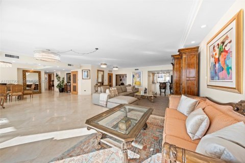 Condo in Sunny Isles Beach, Florida, 5 bedrooms № 1990047 - photo 14