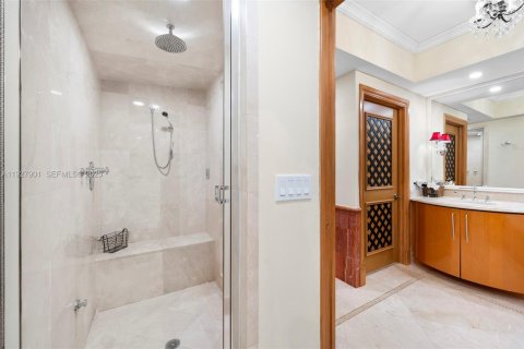 Condo in Sunny Isles Beach, Florida, 5 bedrooms № 1990047 - photo 29