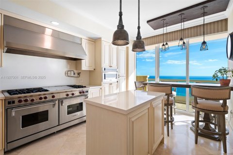 Condo in Sunny Isles Beach, Florida, 5 bedrooms № 1990047 - photo 19