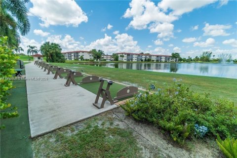 Copropriété à vendre à Pembroke Pines, Floride: 2 chambres, 97.55 m2 № 1955191 - photo 16