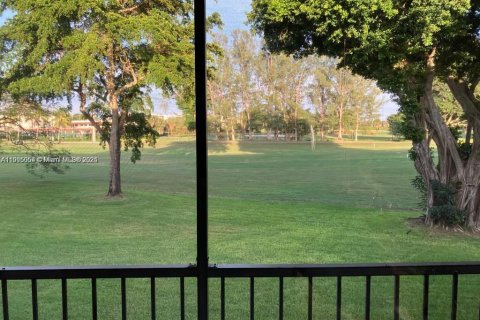 Copropriété à vendre à Pembroke Pines, Floride: 2 chambres, 97.55 m2 № 1955191 - photo 1