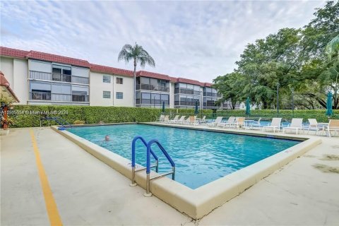 Copropriété à vendre à Pembroke Pines, Floride: 2 chambres, 97.55 m2 № 1955191 - photo 18