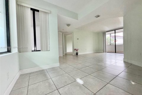 Кондоминиум с 2 спальнями в Майами, Флорида № 2006104