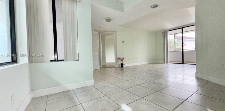 Кондоминиум с 2 спальнями в Майами, Флорида № 2006104