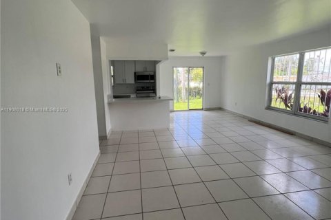 Villa ou maison à louer à Miami, Floride: 3 chambres, 145.67 m2 № 1967742 - photo 7