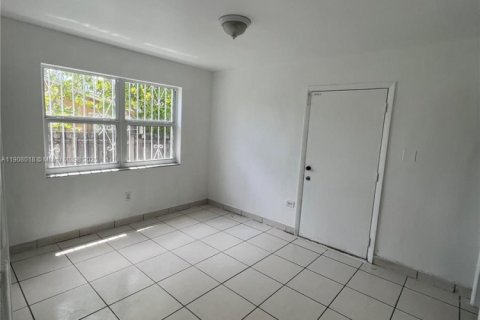 Villa ou maison à louer à Miami, Floride: 3 chambres, 145.67 m2 № 1967742 - photo 12