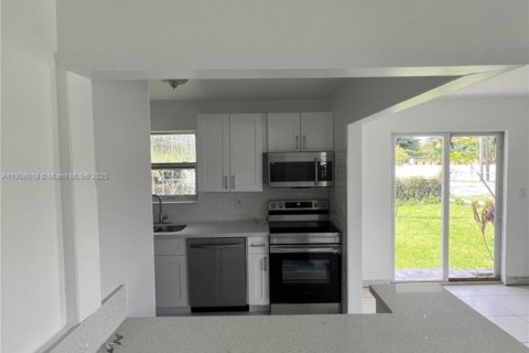 Villa ou maison à louer à Miami, Floride: 3 chambres, 145.67 m2 № 1967742 - photo 6