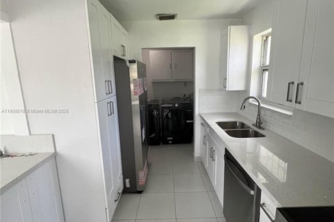 Villa ou maison à louer à Miami, Floride: 3 chambres, 145.67 m2 № 1967742 - photo 5