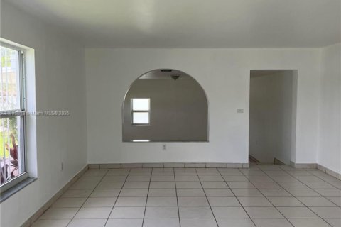 Villa ou maison à louer à Miami, Floride: 3 chambres, 145.67 m2 № 1967742 - photo 8