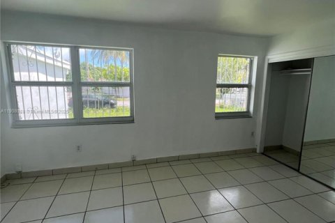 Villa ou maison à louer à Miami, Floride: 3 chambres, 145.67 m2 № 1967742 - photo 10