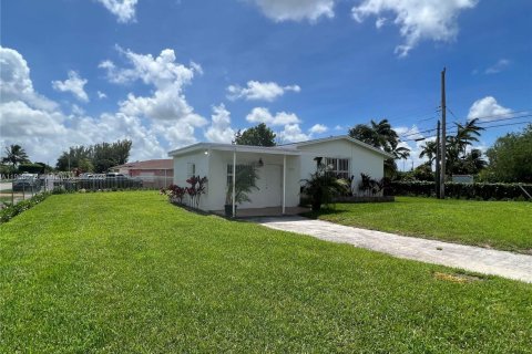 Villa ou maison à Miami, Floride 3 chambres, 145.67 m2 № 1967742