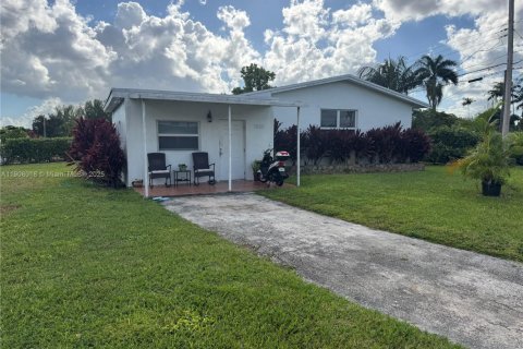 Villa ou maison à louer à Miami, Floride: 3 chambres, 145.67 m2 № 1967742 - photo 4